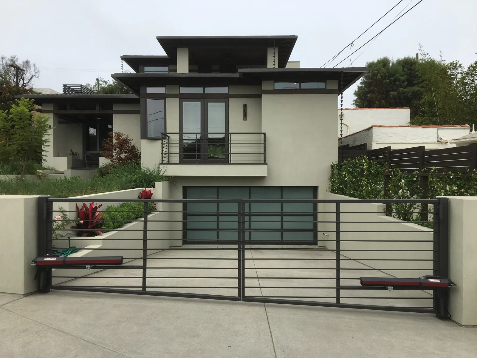 Electric gate repair and installation by Castle
