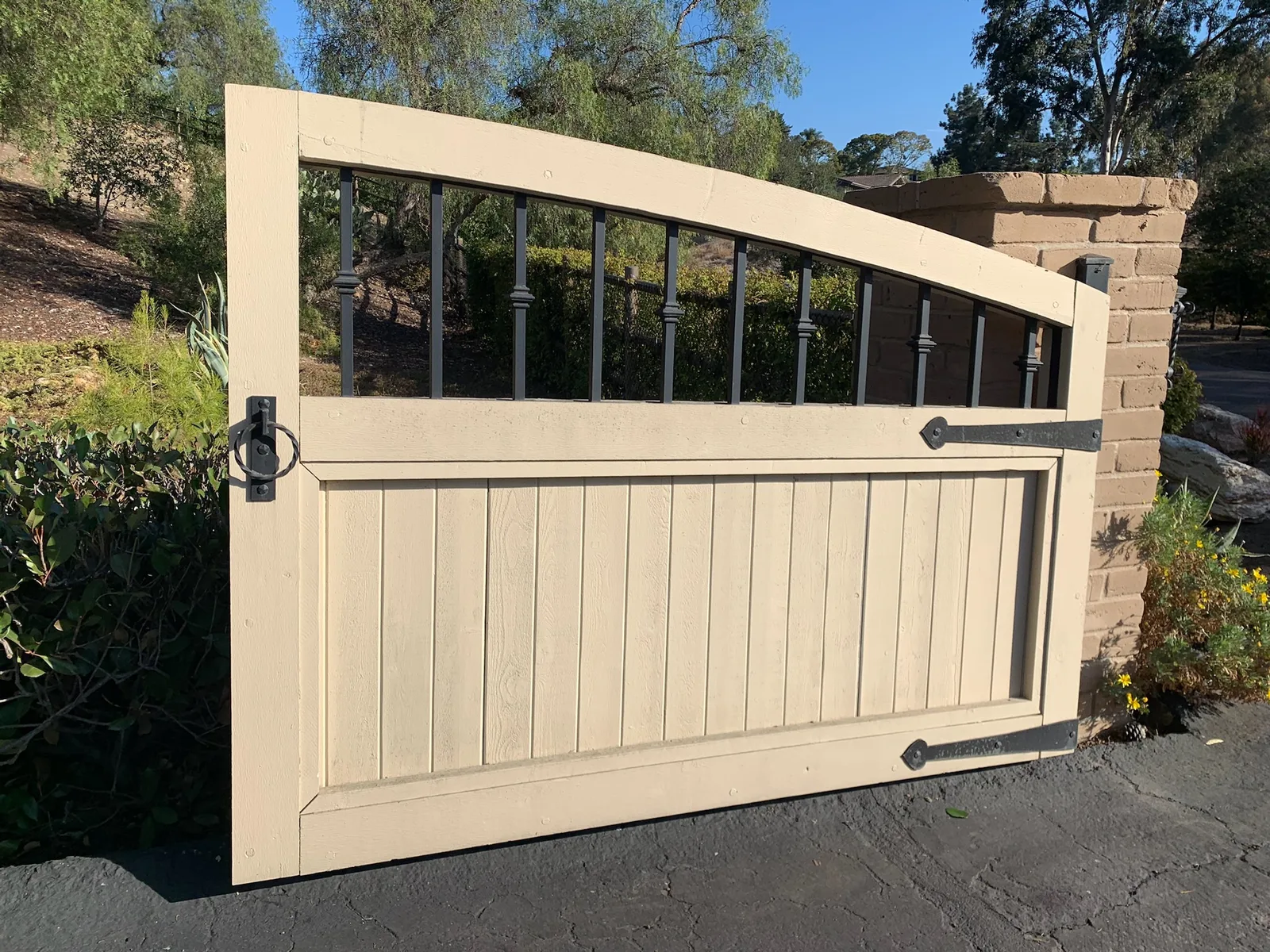 Automatic driveway gate installation in San Diego County